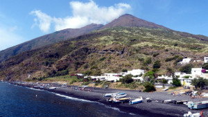 stromboli_beach